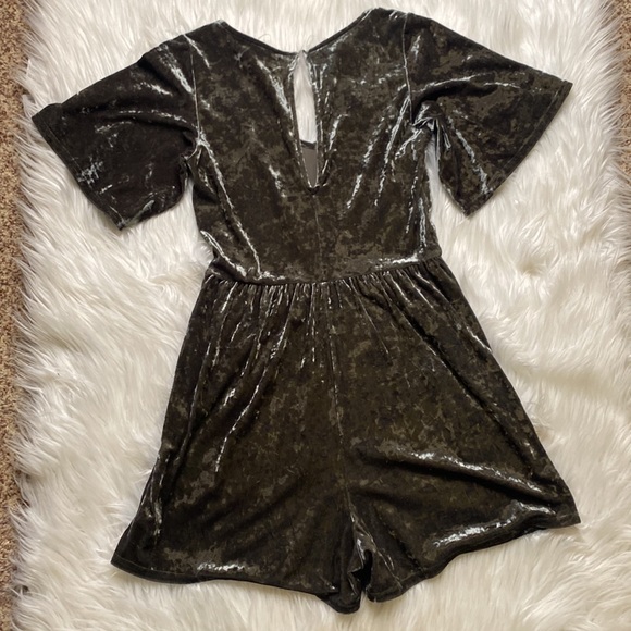 American Eagle Velvet Like Olive Romper w/ Pockets,  XS - Picture 8 of 8